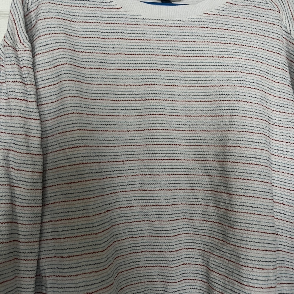 Universal Threads Crew Neck - Picture 5 of 7
